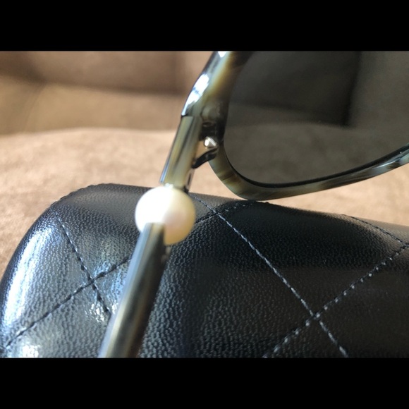 CHANEL COLLECTION PERLE SUNGLASSES
MADE IN ITALY POLARIZED
LIMITED EDITION - Picture 3 of 12